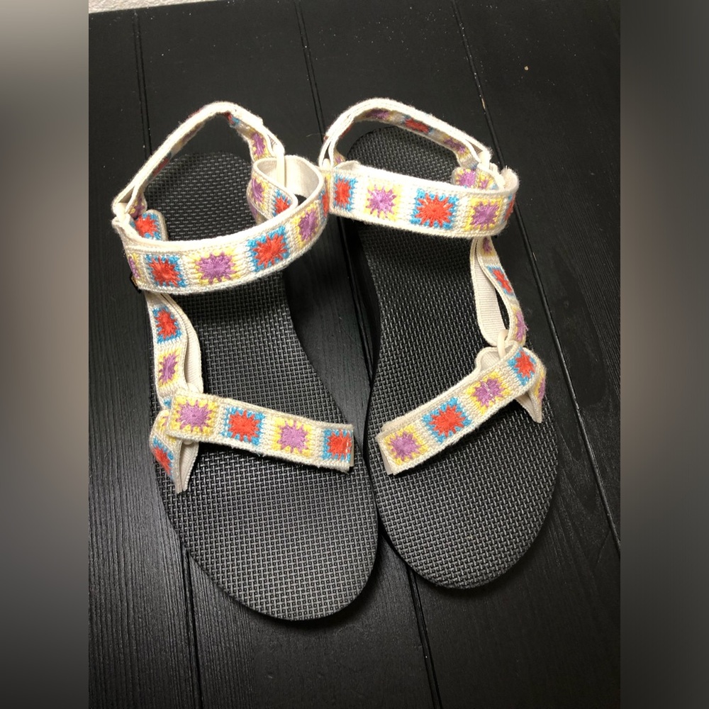 NWOT. Teva Women's Strappy Sandals in Black with Cream and Multicolor 11